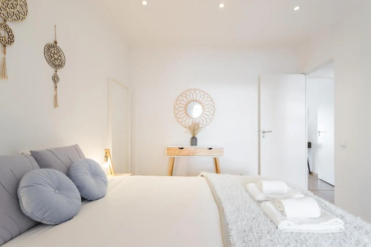 Rato Cozy 3Br W/Balcony - By Lu Holidays Apartment Lisbon