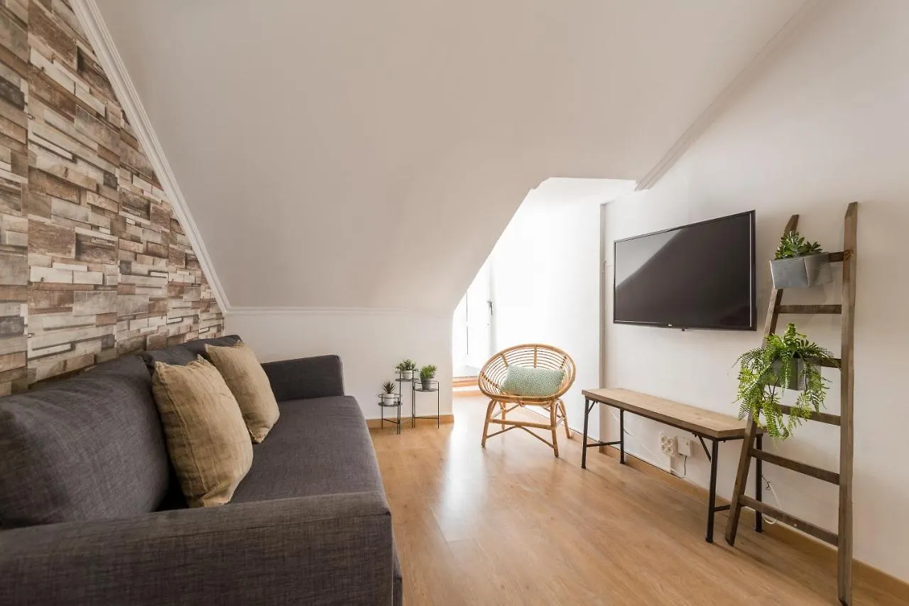 Rato Cozy 3Br W/Balcony - By Lu Holidays contacts