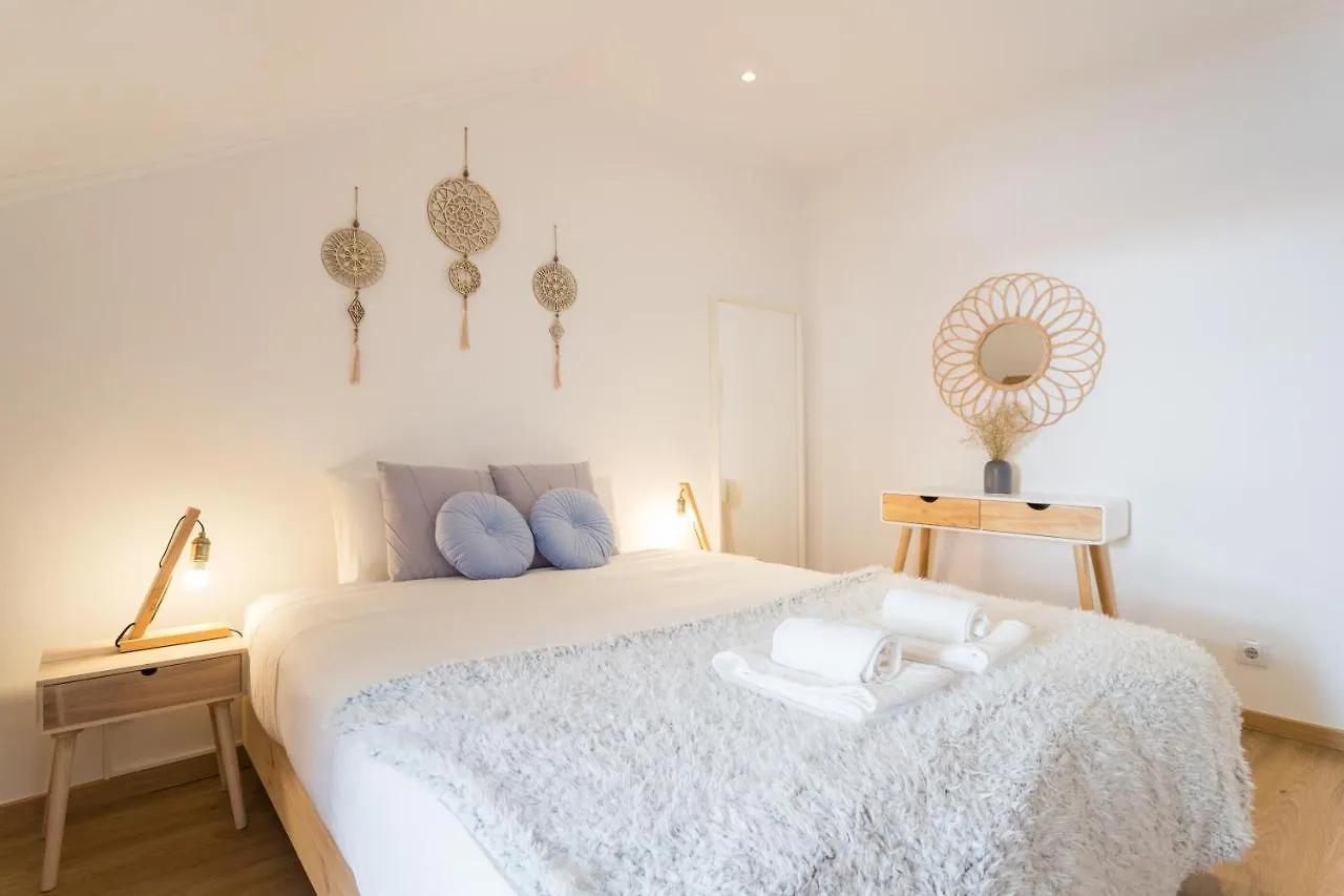 Rato Cozy 3Br W/Balcony - By Lu Holidays Apartment Lisbon